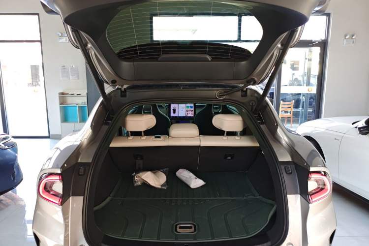 Used  YU7 2025 Ultra-Long Range High-Performance All-Wheel-Drive Max Edition
