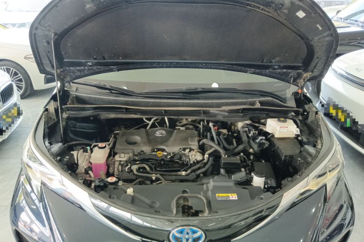 Used Toyota Granvia 2023 2.5L Hybrid Flagship VIP Edition
