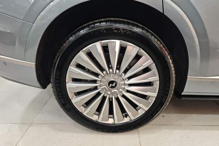 Used ONVO Luxeed L90 2025 Model—Max Six-Seater Version