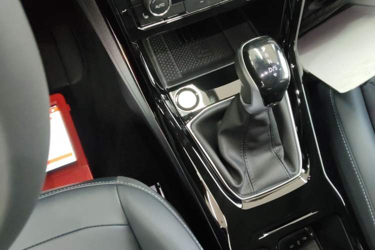 Used Volkswagen Tharu 2025 NewRui 300TSI Prestige Edition
