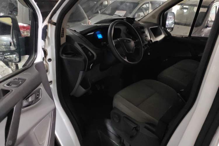 Used Ford Transit 2017 2.0T Diesel Multi-Purpose Commercial Vehicle Short Wheelbase Low Roof China V Standard