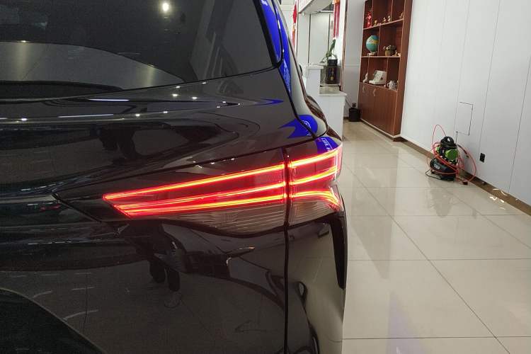 Used Toyota Sienna 2021 2.5L Hybrid Platinum Edition