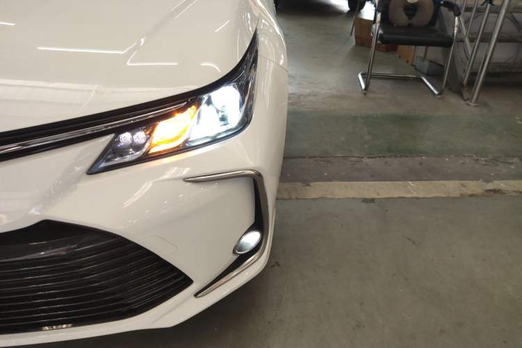 Used Toyota Corolla 2021 Dual-Motor 1.8L E-CVT Elite Edition
