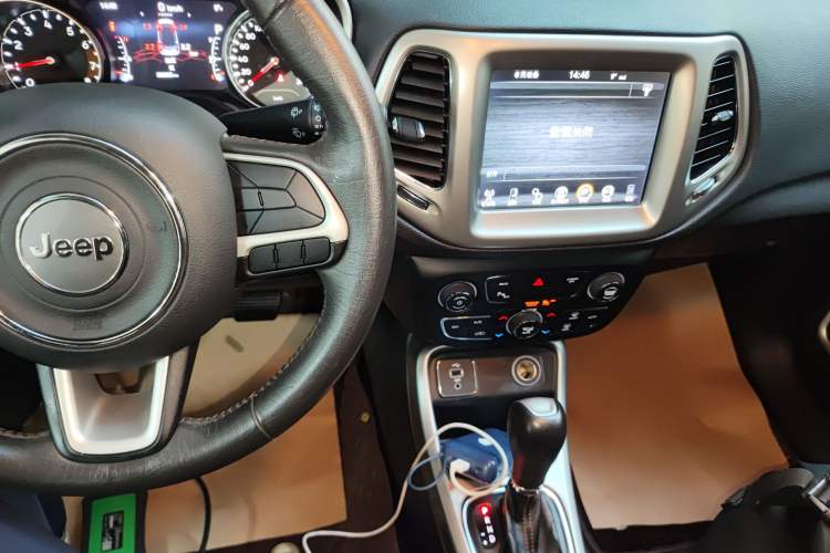 Used  Compass 2017 200T Automatic Family Edition
