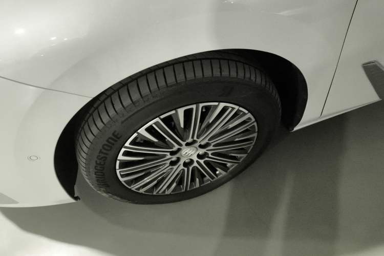 Used Buick GL8 New Energy 2024 Lu Zun Luxury Edition 7-Seater
