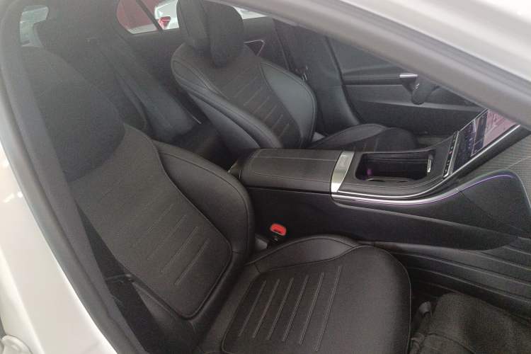 Used Mercedes-Benz C-Class 2024 Second Facelift C 260 L Starry Night Sport Edition
