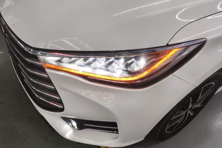 Used BYD Song MAX 2018 1.5T Automatic Smart Connect Elite Model with 6 Seats