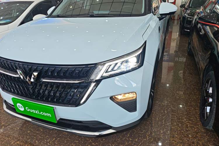 Used Wuling Asta 2022 2.0L DHT Electric-Speed Version
