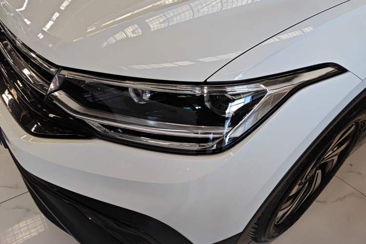 Used Volkswagen Tiguan L 
