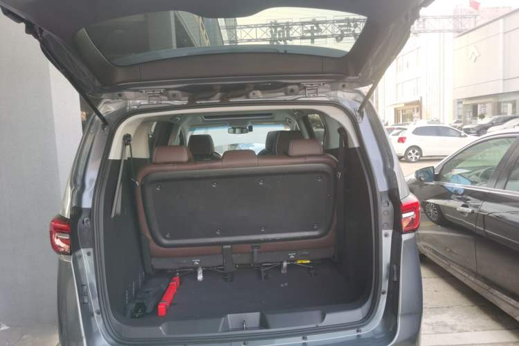 Used Buick GL8 2021 Land Cruiser Executive Class 652T Luxury Model
