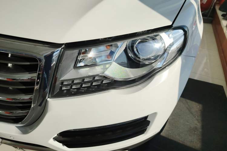 Used Haval H8 2015 2.0T two-wheel drive Comfort trim level
