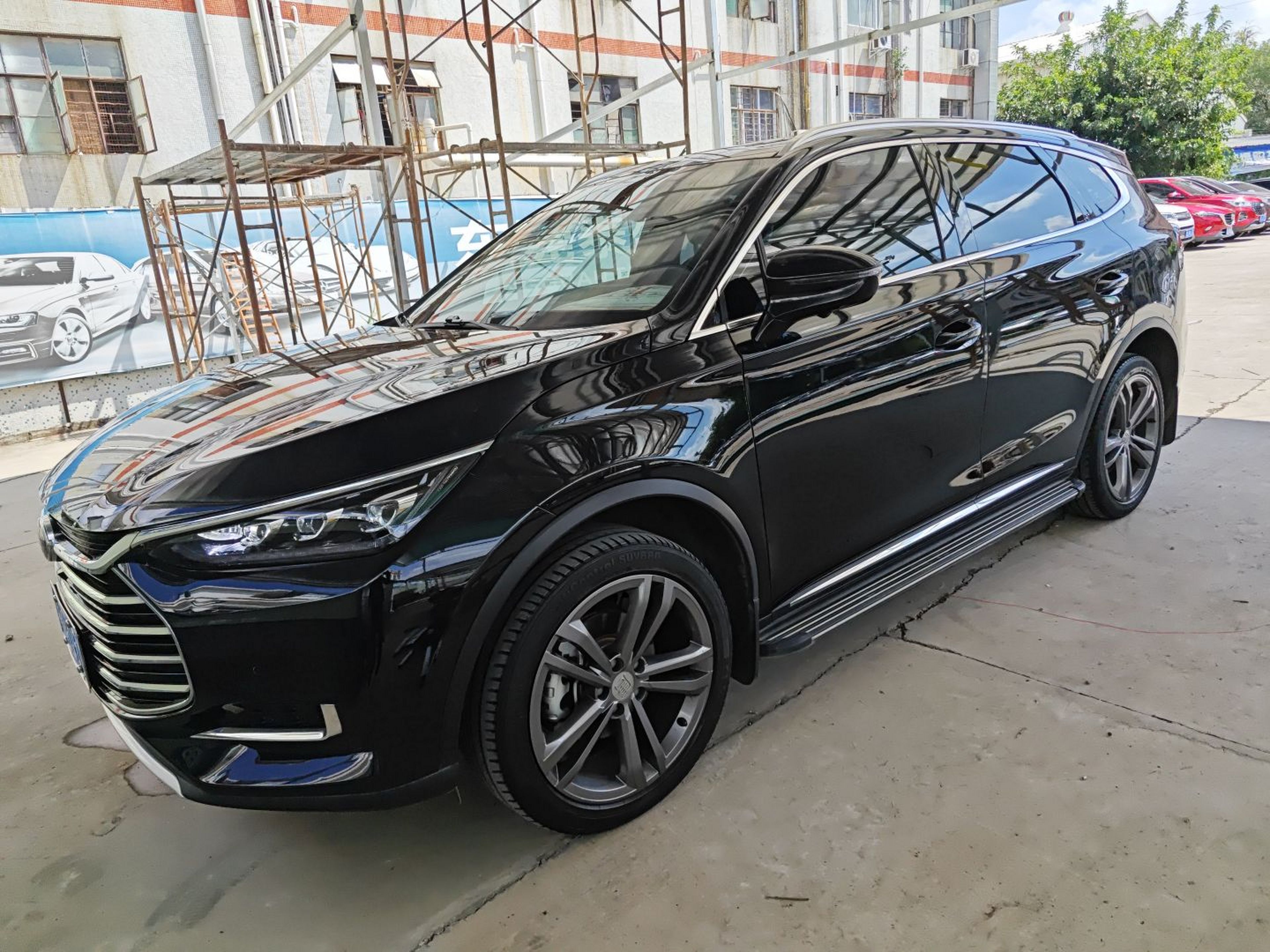 Под передней частью автомобиля