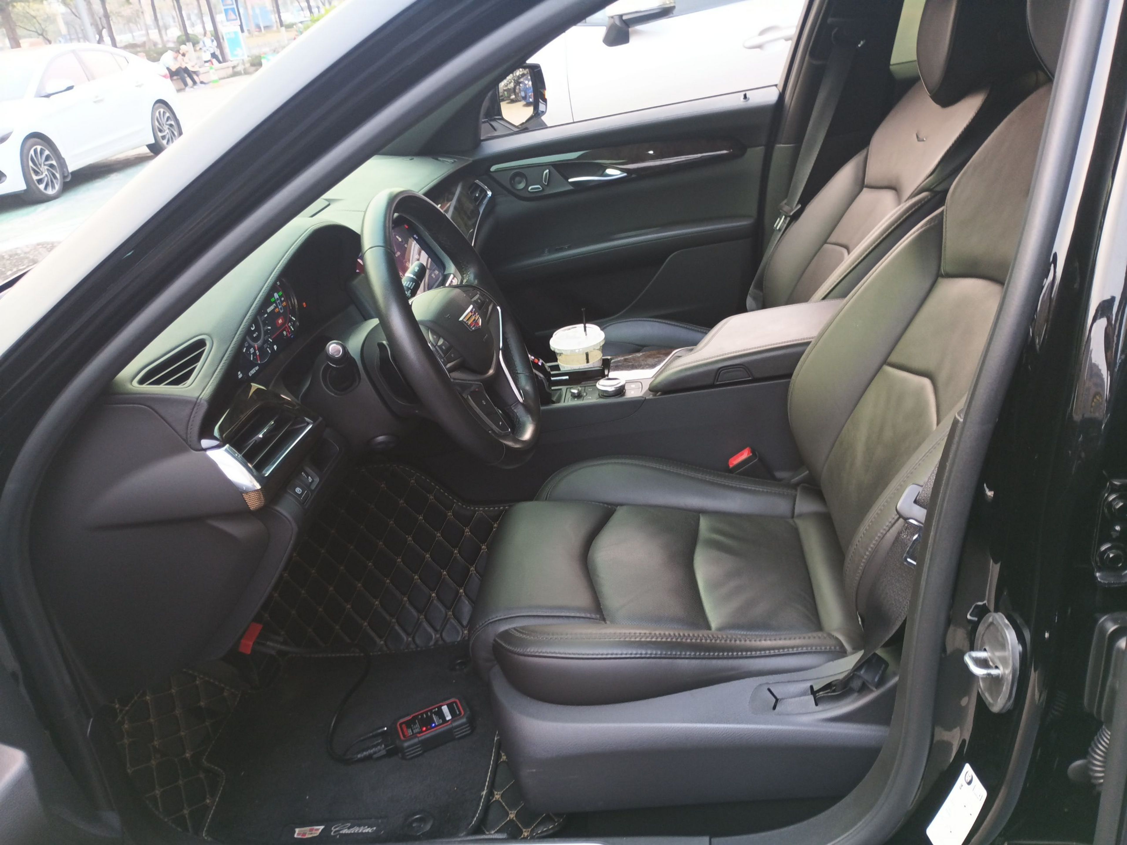 Переднее сиденье в автомобиле