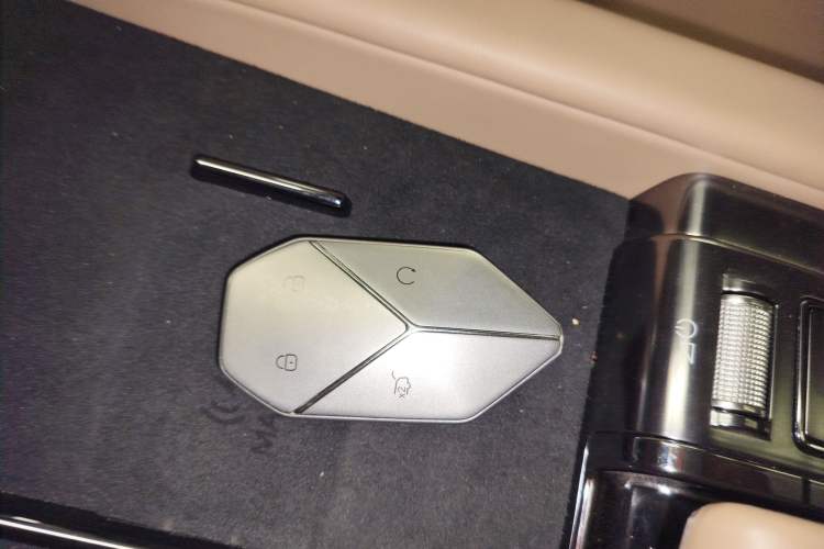 Used  Leopard 8 2025 Smart & Brave Flagship Edition 7 Seats
