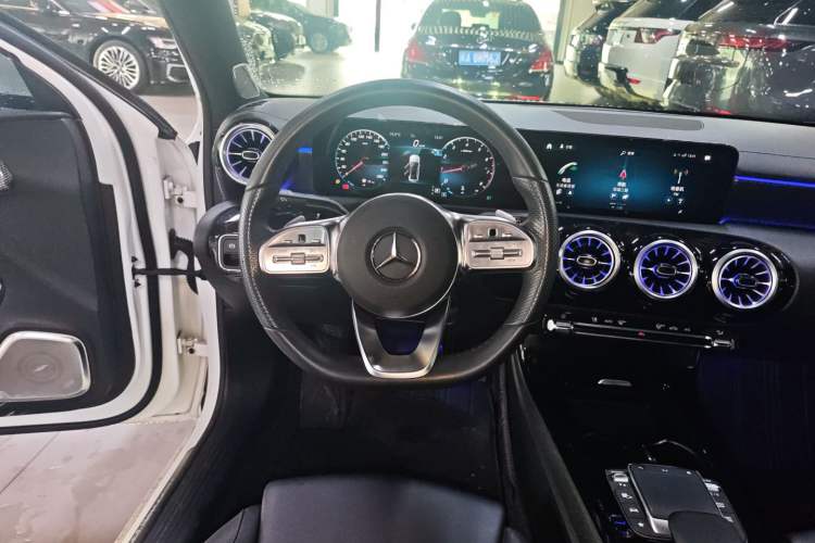 Used Mercedes-Benz A-Class 2022 Restyled A 200 L Sport Sedan Fashion Version
