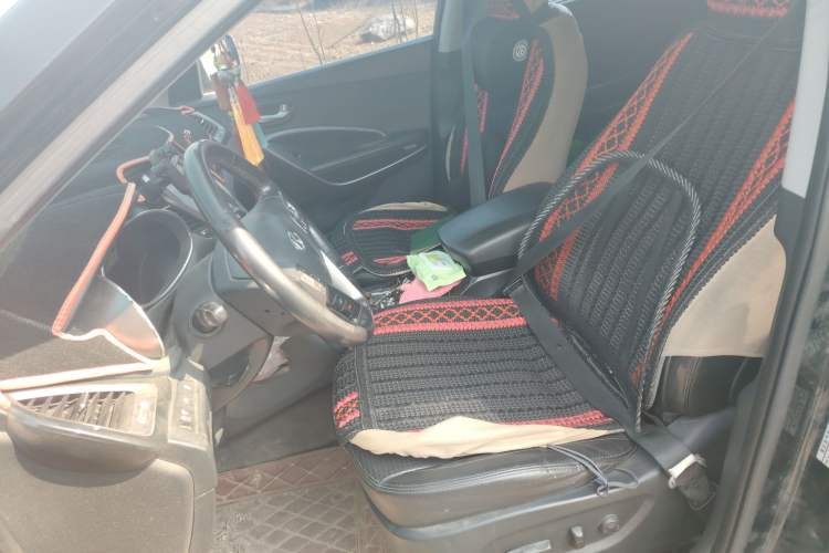 Used Hyundai Santa Fe 2013 Revised Version 2.4L Automatic All-Wheel Drive Luxury Trim