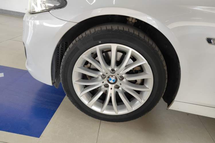 Used BMW 5 Series 2014 525Li Luxury Design Package
