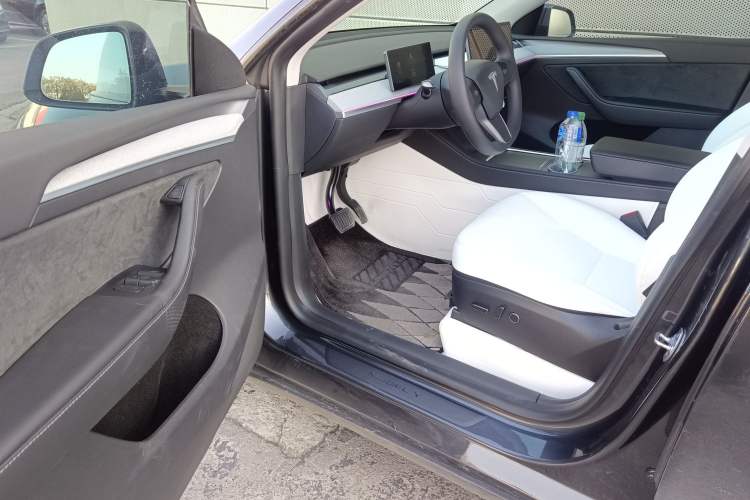 Used Tesla Model Y 2024 Long-Range All-Wheel-Drive Version