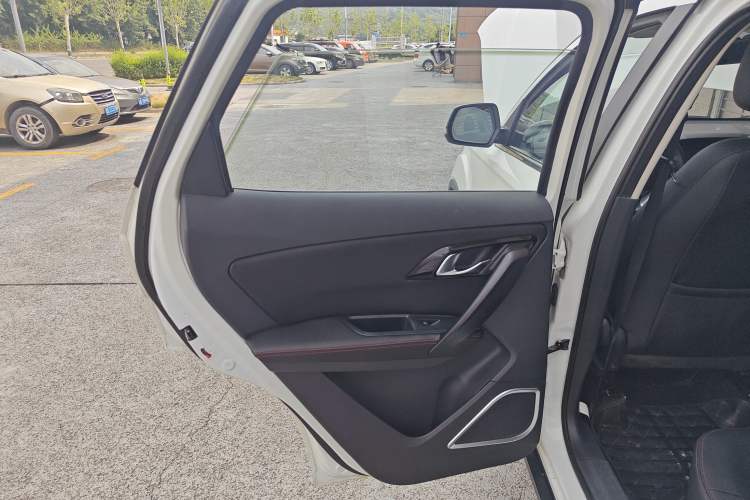 Used FAW Senya R7 2017 1.6L Manual Luxury Model
