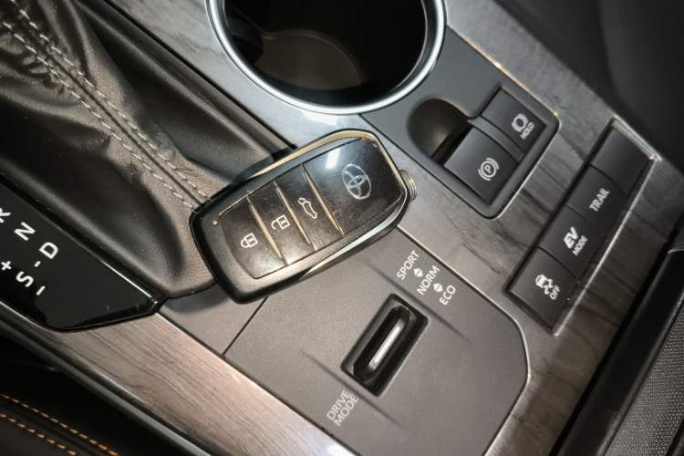 Used Toyota Crown Kluger 2024 2.5L HEV Four-Wheel Drive Premium Edition
