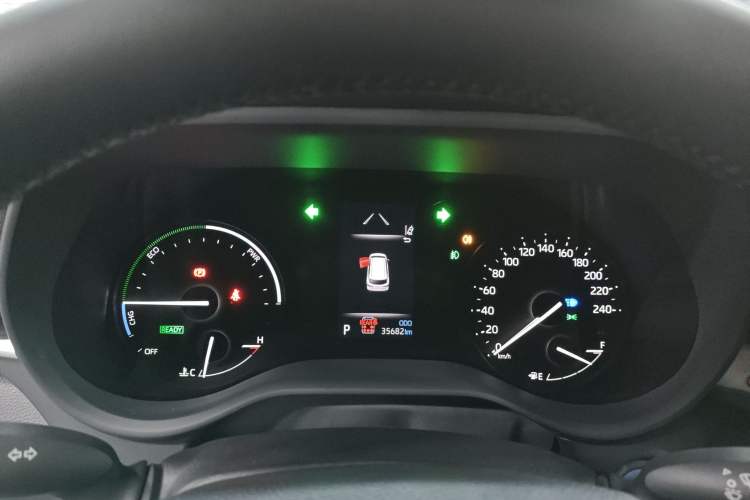 Used Toyota Sienna 2023 2.5L Hybrid Deluxe Edition