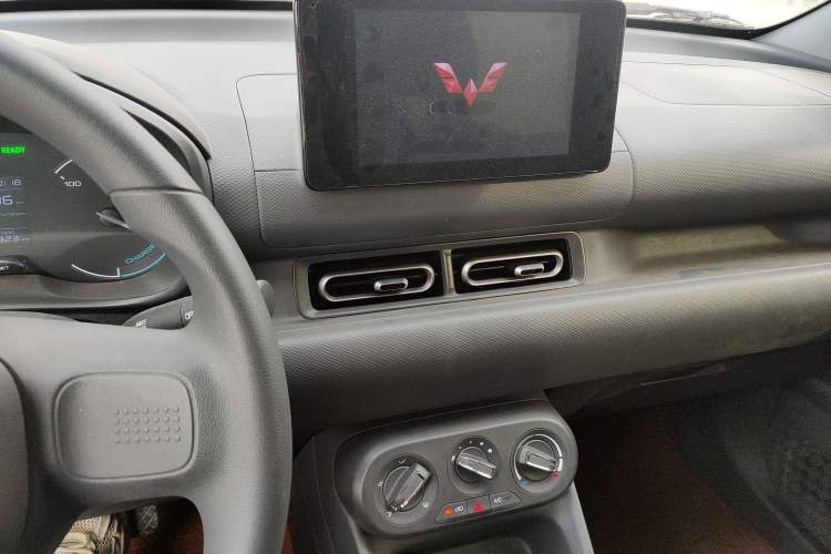 Used Wuling Hongguang New Energy 2024 All-Electric Model 300KM Standard Version
