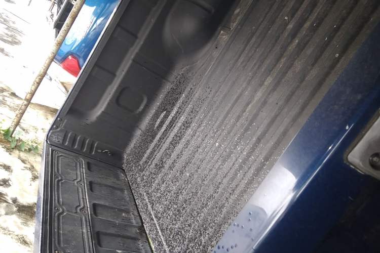 Used Isuzu D-MAX 2023 2.5T Automatic 4x4 Diesel Flagship Long Wheelbase Model
