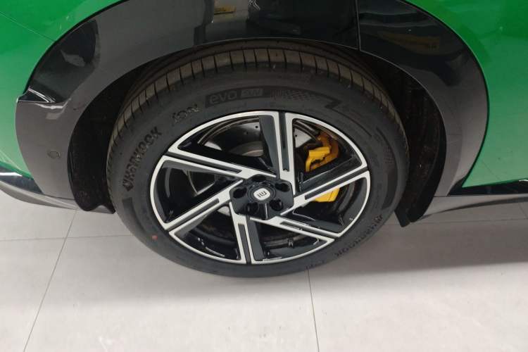 Used  YU7 2025 Ultra-Long Range High-Performance All-Wheel-Drive Max Edition
