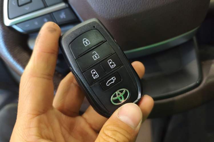 Used Toyota Granvia 2023 2.5L Hybrid Flagship VIP Edition