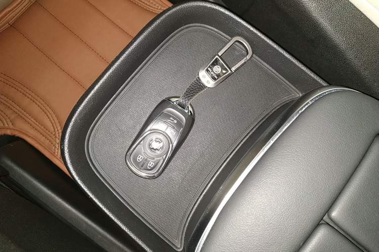 Used Buick GL8 2022 ES Land Cruiser 653T Luxury Model
