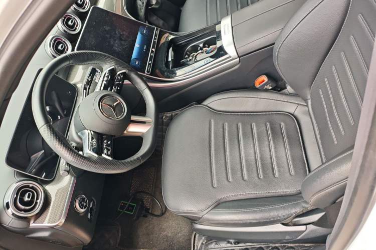 Used Mercedes-Benz C-Class 2024 Facelifted C-Class 260 L Night Edition Sports Version
