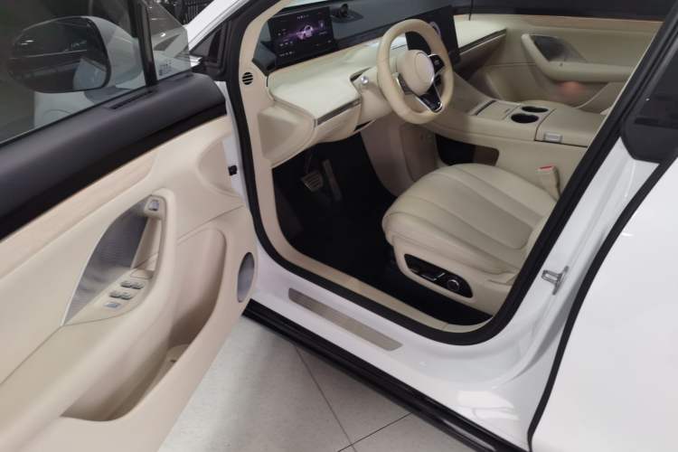 Used Hima Luxeed R7 2024 All-Electric 802 km Max