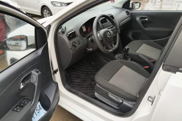 Used Volkswagen Polo 2014 1.4L Manual Fashion Edition
