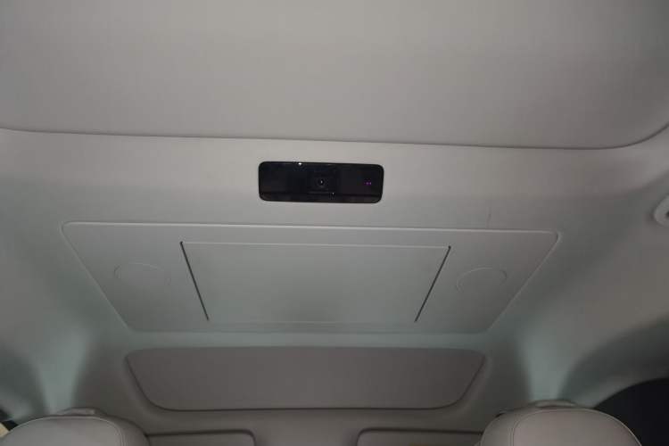 Used Li Auto MEGA 2024 Ultra Model
