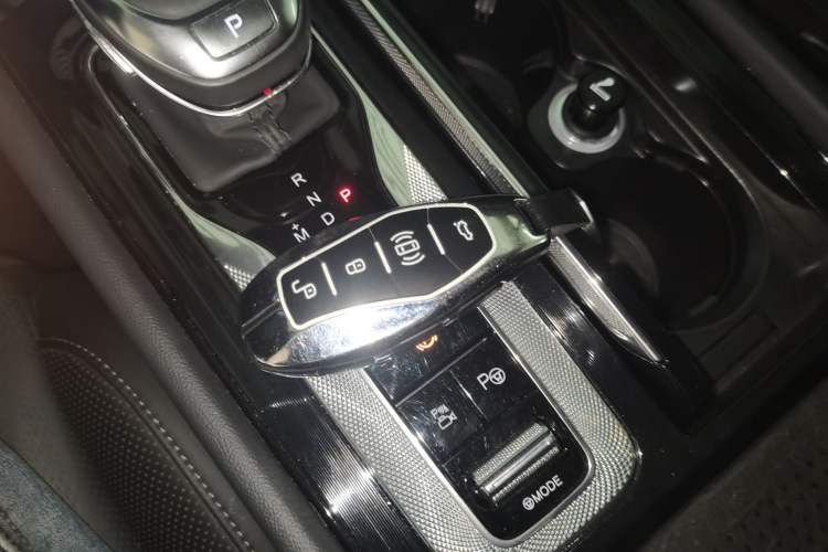 Used Hongqi H5 2024 2.0T Automatic Smart Connect Flagship Edition
