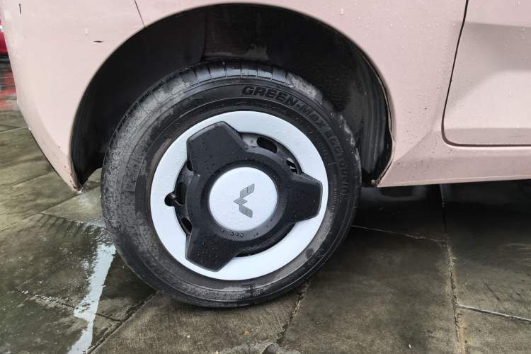 Used Wuling Hongguang MINIEV 2021 Macaron Sandwich Model 120 km Lithium Iron Phosphate