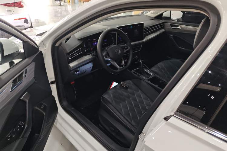 Used Volkswagen Sagitar 2023 300TSI DSG Excellence Edition
