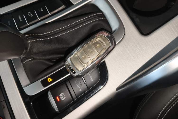 Used Geely Auto Emgrand X7 Sport 2018 1.8TD Automatic Two-Wheel Drive Smart Connect 4G Internet Edition