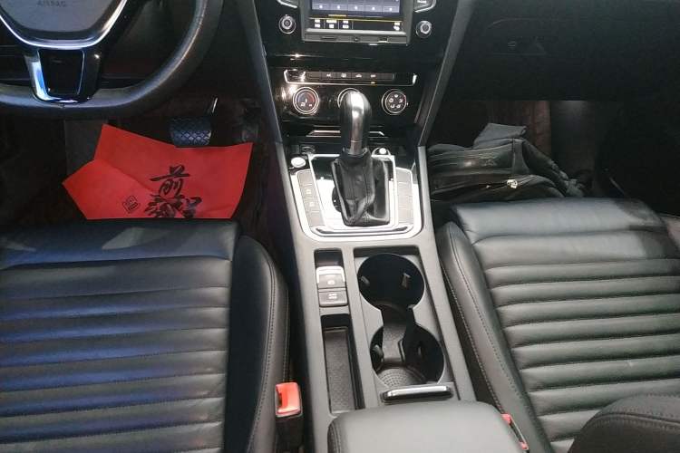 Used Volkswagen Magotan 2017 330TSI DSG Leading Model
