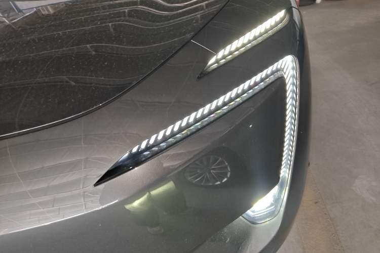 Used  11 2022 Long-Range Dual-Motor Luxury Edition 4 Seats
