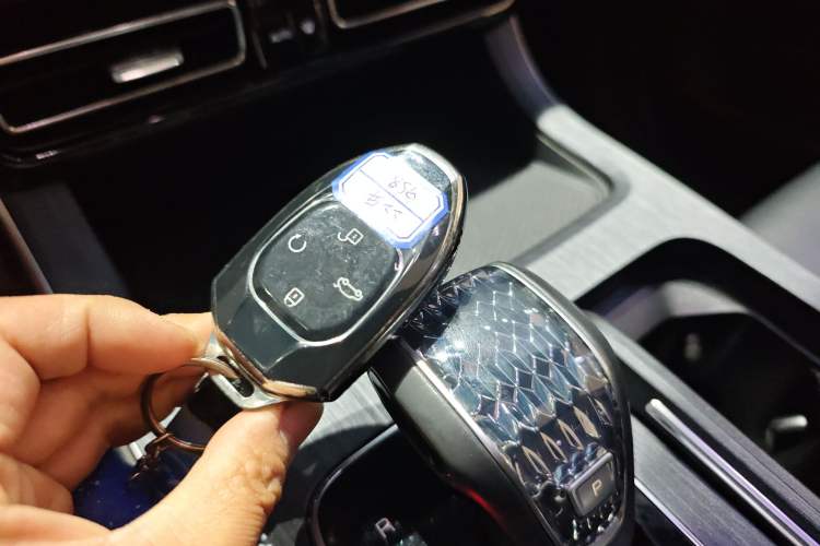 Used GAC Trumpchi GS8 2022 Flagship Series 2.0 TGDI Four-Wheel Drive Luxury Smart Connectivity Version (7 Seats)
