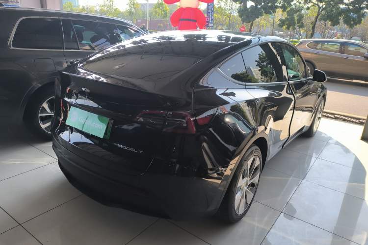 Used Tesla Model Y 2021 Long-Range All-Wheel-Drive Version
