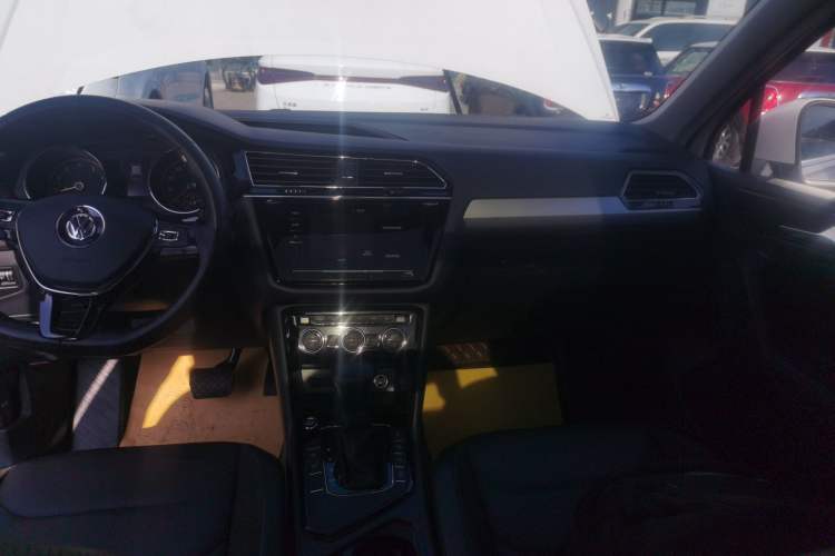 Used Volkswagen Tiguan L 2019 Revised 330TSI Automatic Two-Wheel Drive Smart & Luxury Edition China VI Standard