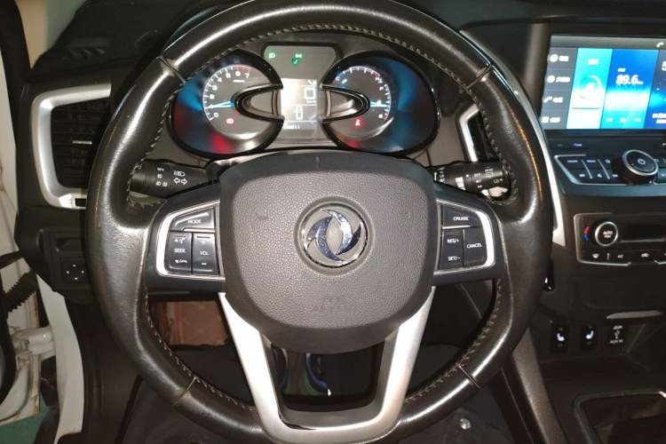 Used Dongfeng Aeolus AX7 2015 2.0L Manual Parade Edition
