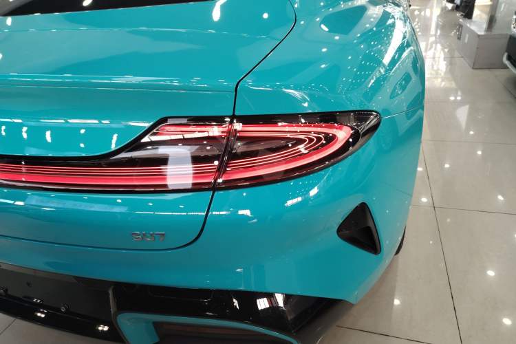 Used  SU7 2024 Rear-Drive Long-Range Intelligent Driving Version
