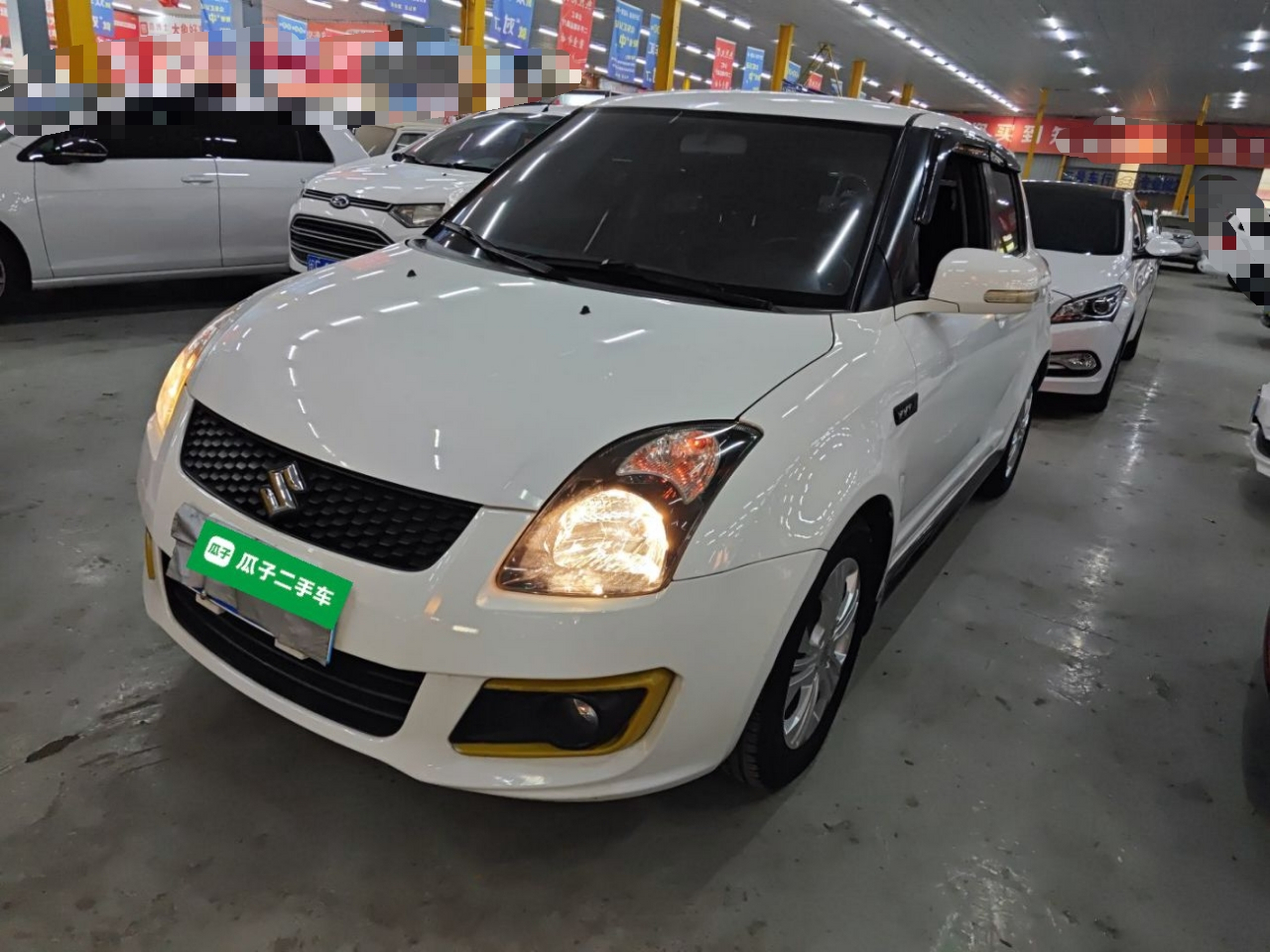 تحت مقدمة السيارة