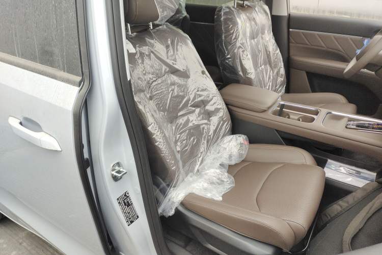 Used Wuling Wuling Starlight 730 2025 Model Plug-in Hybrid 125km Luxury Edition
