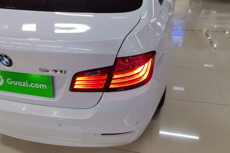 Used BMW 5 Series 2015 520i Elegant Edition
