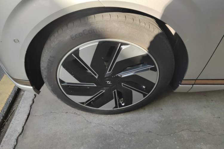 Used  eπ008 2024 210Max Range-Extended Version 6 Seats