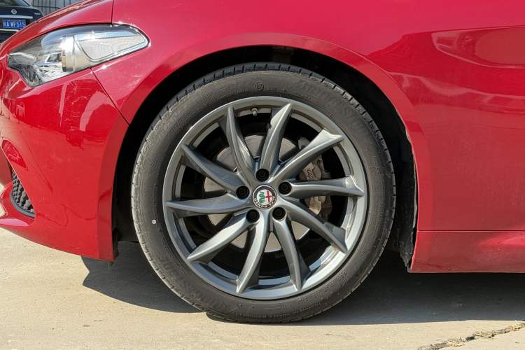 Used Alfa Romeo Giulia 2017 2.0T 200HP Luxury Edition
